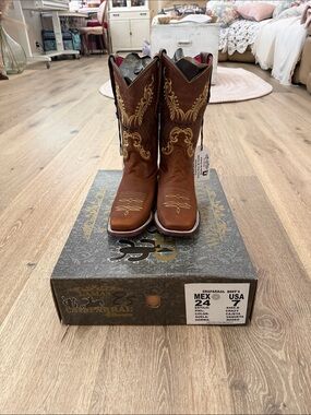 Women’s Brown Embroidered Heeled Cowboy Boots